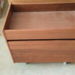 Mueble para TV. Abierto por detrás para cables. Pequeño cajón para mando pilas y demás. 