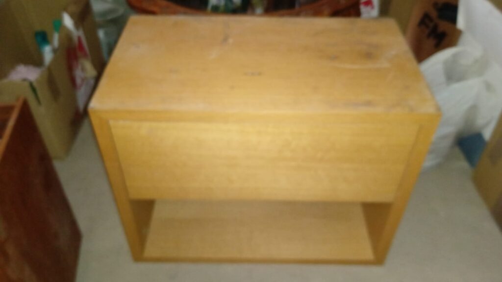 Mueble para TV. Abierto por detrás para cables. Pequeño cajón para mando pilas y demás. Mueble para TV. Abierto por detrás para cables. Pequeño cajón para mando pilas y demás.